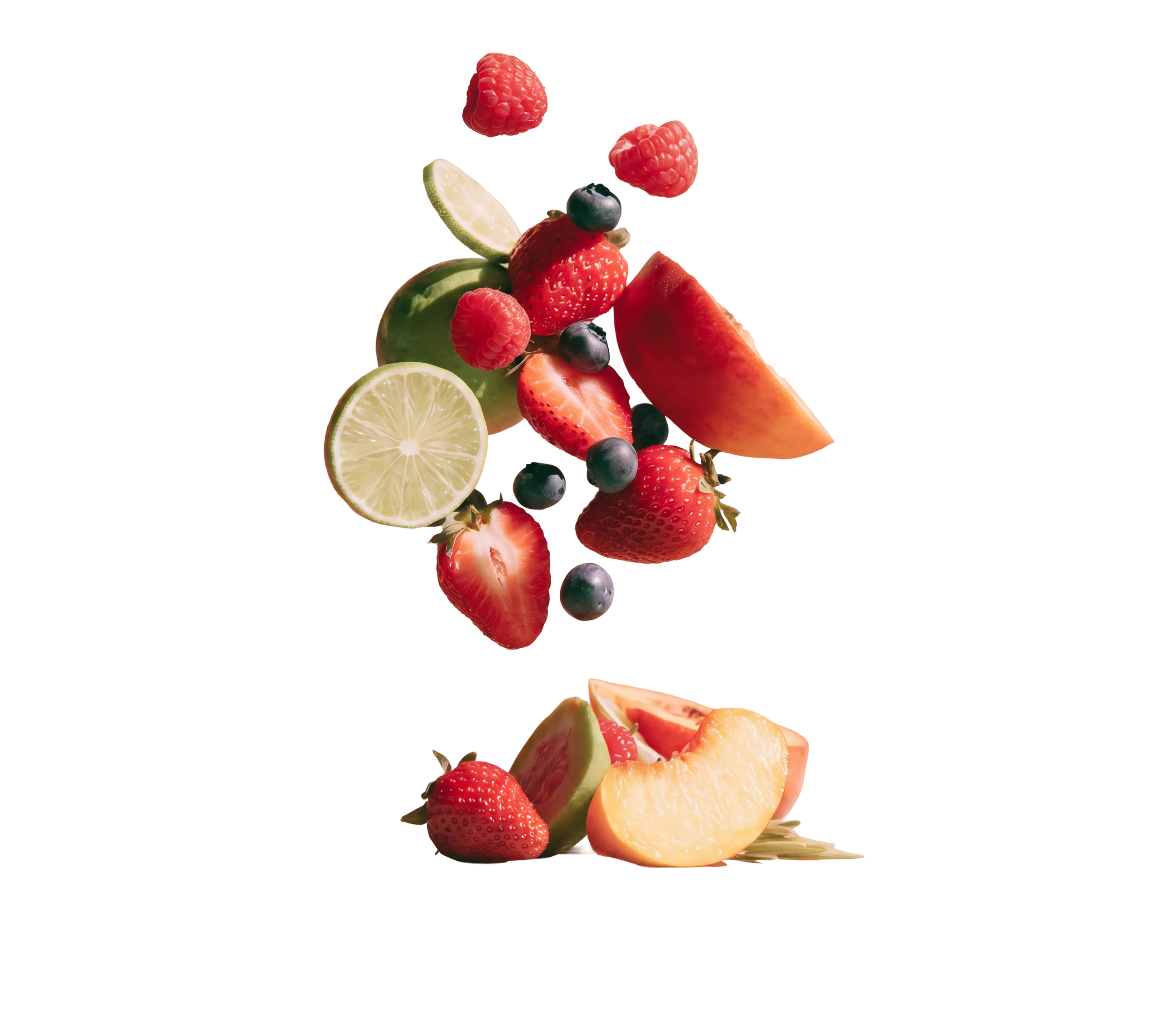 Schwebende Früchte: Erdbeeren, Himbeeren, Heidelbeeren, Limette, Pfirsich und Guave
